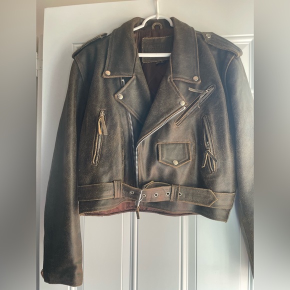 Unisex, distressed, brown leather jacket. Minimal wear. - Picture 6 of 8
